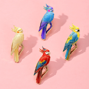 เข็มกลัดรูปสัตว์เคลือบรูปนกแก้วหลากสีทำจากโลหะผสมสังกะสีดีไซน์แบบแข็งลาย<span class=keywords><strong>นก</strong></span>มีหลายสีสำหรับกระเป๋าเป้สะพายหลังหมวกเสื้อผ้า - Product Image 1