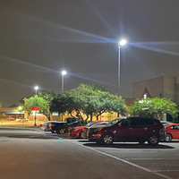 Lampadaire solaire LED 40W IP66 avec capteur IoT DALI, batterie LiFePO4, angle de faisceau 140° pour utilisation en ville intelligente