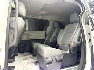 JX Auto GRANVIA PREMIUM <span class=keywords><strong>2023</strong></span> Furgoneta Usada - 1-25000 Millas <4L Motor Gasolina Euro VI Transmisión Automática 7 Asientos de Cuero Izquierda Oscuro - Product Image 5