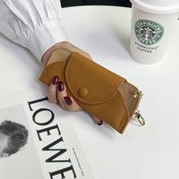 Étui à lunettes minimaliste en cuir PU avec breloque, pochette suspendue à bouton-pression, support de lunettes portable et élégant