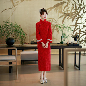 <span class=keywords><strong>Robe</strong></span> Cheongsam rétro en velours <span class=keywords><strong>de</strong></span> fibre <span class=keywords><strong>de</strong></span> polyester préférée <span class=keywords><strong>de</strong></span> <span class=keywords><strong>la</strong></span> mariée, style jeune fille frais et artistique, Qipao - Product Image 3