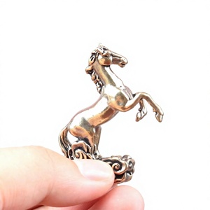 Escultura de Mesa de Caballo de Latón sobre Nube Auspiciosa, Adorno Retro de Feng Shui, Decoración de Escritorio con Animal del Zodiaco - Product Image 4
