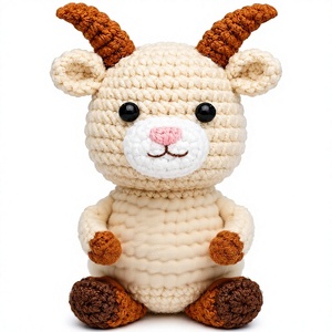 Jettryran - Mini chèvre en crochet faite à la main - Décoration amusante <span class=keywords><strong>et</strong></span> mignonne - Cadeau pour père, grand-père, <span class=keywords><strong>fils</strong></span>, fille - Noël <span class=keywords><strong>et</strong></span> anniversaire - Product Image 1