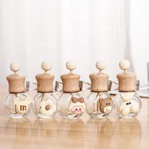 Grosir Mini Anak Kreatif Gantungan Kayu Diffuser Aroma Mobil 8Ml Botol Parfum Mobil Kosong Botol Diffuser Mobil Kaca untuk Anak Perempuan