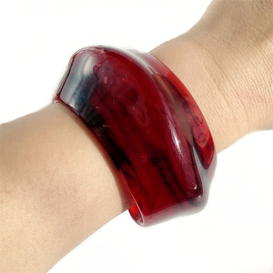 UJBOX, brazalete abierto acrílico ecológico para mujer, 7 colores, grueso, ajuste cómodo, muñeca ancha, joyería, regalo de moda - Product Image 1