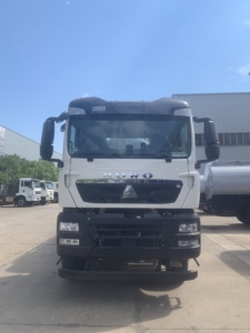 Camión <span class=keywords><strong>Cisterna</strong></span> HOWO 6x4 con Transmisión Manual, Nuevo, Capacidad de 30000L, Motor de 251-350hp, Capacidad de Carga de 11-20T - Product Image 2