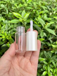 Tubo di lucidalabbra rotondo all'ingrosso su misura di colore 4.5ML con confezione cosmetica a bacchetta grande - Product Image 4