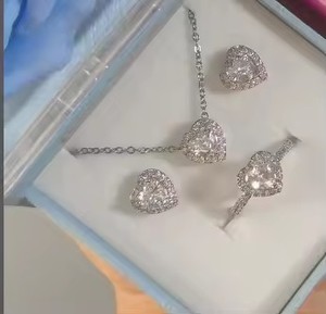 Set di Gioielli Raffinati 2025: Orecchini a <span class=keywords><strong>Cuore</strong></span> in Argento Sterling 925 con Pietre Rosse, Blu, Verdi e Rosa, <span class=keywords><strong>Collana</strong></span> con <span class=keywords><strong>Cuore</strong></span> in Zirconia Cubica e Anelli per Donna - Product Image 3