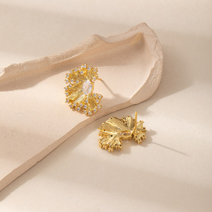 Pendientes de Hoja de Ginkgo, Chapados en Oro, con Poste de Cobre, Diseño de Planta, Joyería de Moda EDB-081 - Product Image 3