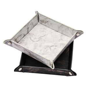 Bandeja Plegable Cuadrada de Cuero PU de Tamaño Mediano para Dados de Juego con Cuatro Esquinas y Espacios para Jugadores de Dados - Product Image 3