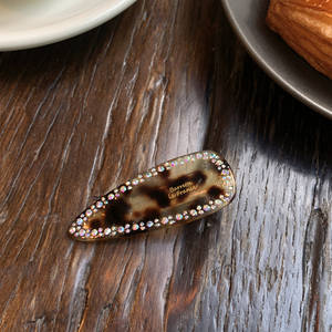 กิ๊บติดผมรูปหยดน้ำประดับเพชรระยิบระยับทรงสามเหลี่ยมสำหรับผู้หญิง กิ๊บปากเป็ดติดผมด้านข้าง เครื่องประดับผม - Product Image 5