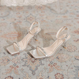 Chaussures à talons hauts transparentes minimalistes pour femmes, escarpins invisibles pour mariage et soirée, avec brides en PVC transparent et talon carré bas épais - Product Image 4