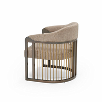 Fauteuil en tissu premium à un siège avec cadre métallique vertical en laiton pour salon Décoration moderne de luxe