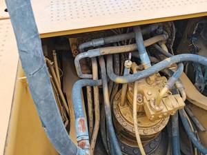 Pelleteuse hydraulique Caterpillar 325D d'occasion du Japon comprenant des composants de pompe et de boîte de vitesse - Product Image 2