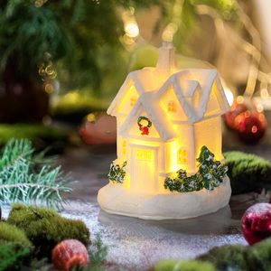 Casa de Burbujas Navideña de Resina STELLAR PATH con Luz LED, Tamaño Personalizable, Decoración - Product Image 4
