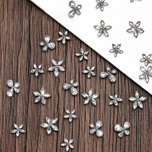 ลายผีเสื้อไอซ์บลอสซัมขนาดเล็ก ประดับด้วยเซอร์โคเนียสีขาวเงางาม คุณภาพสูง 3 มิติ ประดับเพชรเทียมสำหรับตกแต่งเล็บ สวยหรู - Product Image 1