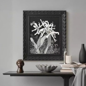 <span class=keywords><strong>Cornice</strong></span> Fotografica Moderna di Alta Gamma, Piccola e Elegante, in Legno Massello Nero Intagliato, con Stampa UV, Ecologica, da Parete - Product Image 4