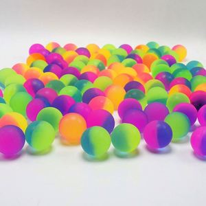 Balles rebondissantes en gros, personnalisables en couleurs et tailles, économiques, bicolores, en vrac, pour promotion, jouet de saut et de rebondissement - Product Image 3