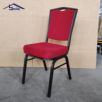 Chaise de banquet en fer durable avec trou pour poignée, design moderne, empilable, dossier solide pour hôtel, location événementielle