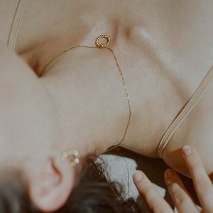 Collier en argent sterling 925 minimaliste de haute qualité, nouveau modèle 2025, délicat, tendance, pour femmes, avec cercle torsadé - Product Image 2