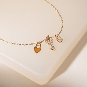 Collar con colgante de llave dorada y corazón con diamantes de imitación, joyería de regalo para uso diario - Product Image 4