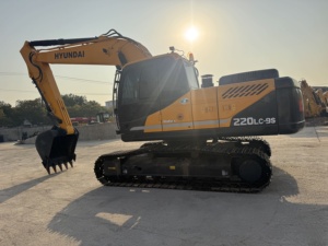 รถขุดฮุนได รุ่น 220LC-9S ขนาด 22 ตัน มือสอง พร้อมบุ้งกี๋ขุด ความจุ 1 ลูกบาศก์เมตร - Product Image 2