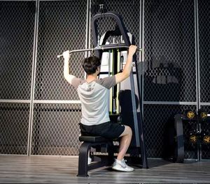 เครื่องฟิตเนสอเนกประสงค์แบบออลอินวันเครื่องฝึกการดึงหลังสูงของผู้ชายเครื่องออกกำลังกายหน้าอกลูกหนูไหล่สีดำเป็นมิตรกับสิ่งแวดล้อม - Product Image 3