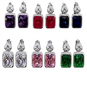 Elegantes Pendientes de Latón de Primera Calidad, Plateados en Plata, con Diamantes de Imitación CZ, Colección de Pendientes para Mujer, Elige Cualquier Par - Product Image 2