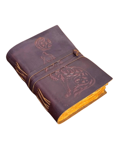 Carnet en cuir gaufré motif loup, fait main, vintage, avec pages vierges pour écrire, dessiner, croquis, journal intime, voyages et notes - Product Image 1