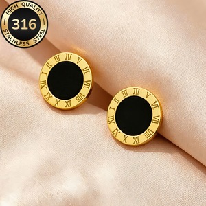 Boucles d'oreilles clous en acier titane à chiffres romains, boucles d'oreilles rondes à effet goutte d'huile noires, style rétro européen et américain, simples et originales - Product Image 2