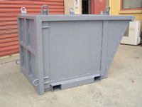 Conteneur à déchets empilable compact et robuste avec crochets de levage sécurisés pour un traitement efficace des déchets