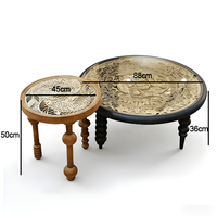 Table basse ronde en bois massif sculpté de style moderne du milieu du siècle français avec plateau en verre, écologique