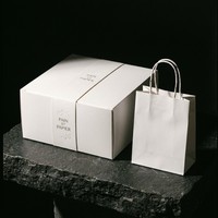 Coffret Cadeau Pâtissier Minimaliste Français : Boîte Blanche Mate avec Bande Olive Gaufrée + Sac Fourre-Tout Assorti pour Boulangeries de Prestige