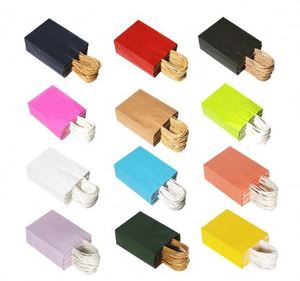 Boîte cadeau en papier kraft simple de haute qualité avec poignée pour mariages, anniversaires, fêtes, comprend un ruban accessoire pour la promotion - Product Image 5