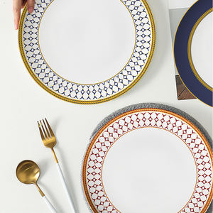 <span class=keywords><strong>Service</strong></span> <span class=keywords><strong>de</strong></span> <span class=keywords><strong>table</strong></span> <span class=keywords><strong>en</strong></span> <span class=keywords><strong>porcelaine</strong></span> rouge et or <span class=keywords><strong>de</strong></span> luxe, assiettes et bols <span class=keywords><strong>en</strong></span> céramique royale avec théière pour cadeau <span class=keywords><strong>de</strong></span> mariage et dîner élégant - Product Image 4