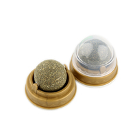 Vente en gros de jouets pour animaux de compagnie Balles tournantes d'herbe à chat pour enlever les boules de poils et favoriser la digestion Jouet sain pour chat collations Boule murale d'herbe à chat
