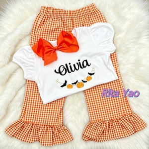 Completo autunnale per neonate e bambine, con maglietta ricamata con nome e motivo Halloween e pantaloni a zampa in vichy 2026 - Product Image 3