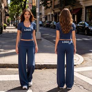 Conjunto de yoga de manga corta para <span class=keywords><strong>mujer</strong></span> con logo personalizado al por mayor, pantalones acampanados de cintura alta con efecto segunda piel, leggings de campana, atuendo de gimnasio de 2 piezas - Product Image 1