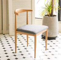 Vente directe d'usine européenne danoise Chaise café Restaurant Sillas vache OX corne chaise coude en bois chaises de salle à manger avec coussin