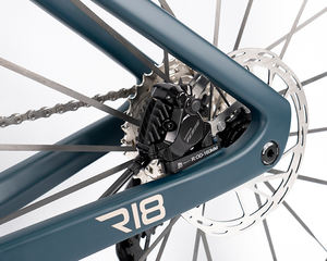 Roue de vélo de <span class=keywords><strong>route</strong></span> en carbone pleine fibre R18 R7170-24S, grande, avec rayons et jante en carbone, configuration haut de gamme, adaptée aux adultes - Product Image 5