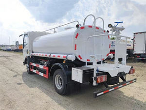 Camión Cisterna de Agua SINOTRUK HOWO 5m3 Diésel Nuevo Manual Euro 5 de 1000 Galones en Venta en Nigeria - Product Image 5