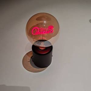 G125 LEDテーブルライトクイーンタイプ-CフィラメントランプハンドヘルドUSB充電式DCデスクライトモダンでシンプルなデザイン - Product Image 1