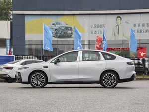 Leapmotor B01 2025 Édition Confort 430, Berline Compacte Purement Électrique Argent Galaxie, Autonomie 430 km (CLTC), Véhicule Électrique pour l'Exportation - Product Image 1