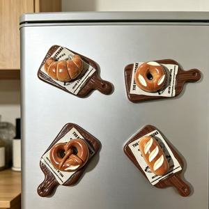 Pegatina 3D de simulación de pan para refrigerador, adhesivo magnético de resina con diseño de croissant y donut, accesorio creativo para cocina y hogar, decoración al por mayor - Product Image 2