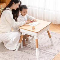 Vente directe usine : Ensemble de mobilier en bois pour crèches et garderies, comprenant table d'étude, chaises, table à manger et bureau ludique pour enfants, idéal pour les fêtes d'enfants.