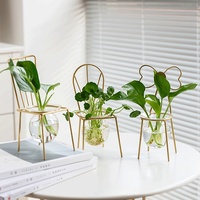 Station de propagation créative pour plantes de bureau, style vases nordiques, cadre en métal doré, vase en verre hydroponique pour la décoration intérieure (vente en gros)