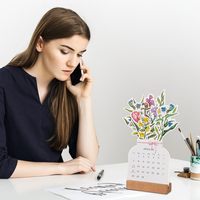 Calendrier de bureau en papier floral 2026 petit mini vase de motivation debout en forme de planificateur mensuel impression offset pour le bureau à domicile
