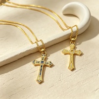 Retro Dekorative Kreuz-Halskette mit Verziertem Rahmen und Mehrfarbiger Einlage, Zierliche Kette, Modisches Accessoire für Damen