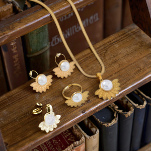 Vintage estilo <span class=keywords><strong>barroco</strong></span> nicho diseño sentido pequeña perla acero inoxidable 18K chapado en oro hoja compromiso collar anillo pendientes - Product Image 1