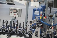 Machine d'enrobage automatique de profilés en placage de bois MDF avec colle PUR
